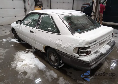 1995 Ford Escort z USA, uszkodzony, nr VIN 1FASP10J0SW326017